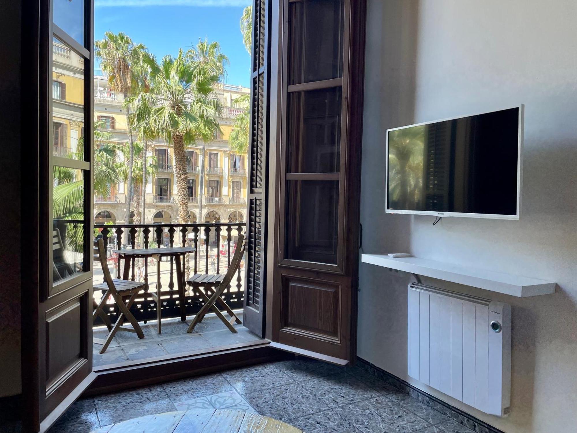 Barcelona Classic Plaza Real Apartments — Photos 3